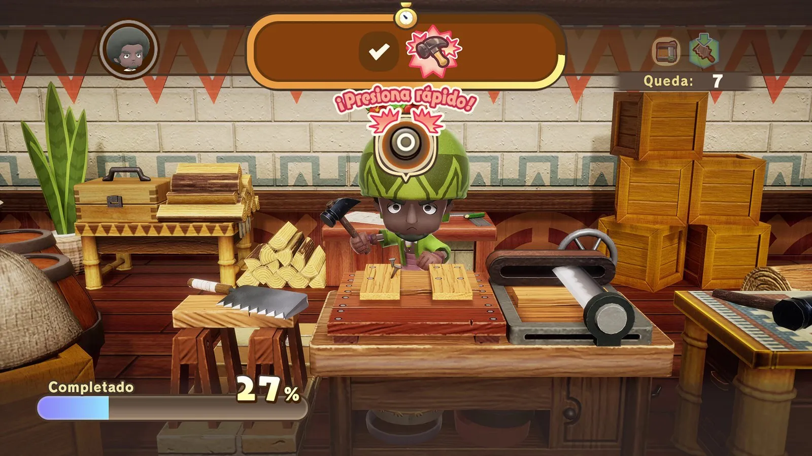 El protagonista trabaja como carpintero en un taller lleno de madera en FANTASY LIFE i: La pequeña ladrona del tiempo