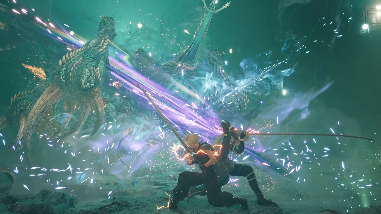 Cloud desata un ataque de espada con destellos morados contra una criatura marina en FINAL FANTASY VII REBIRTH