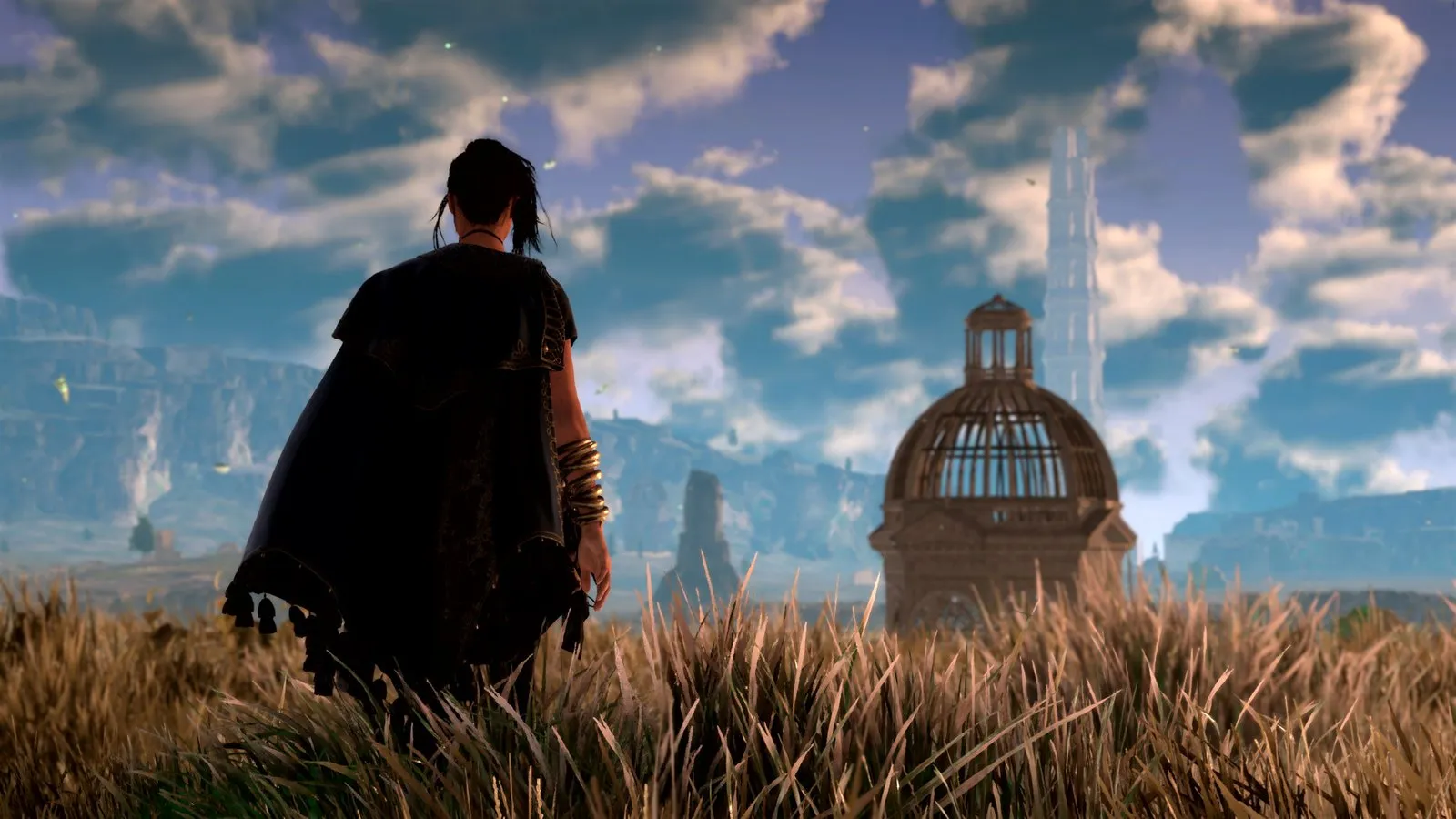 Frey, de espaldas entre la hierba alta, contempla una cúpula y la ciudad de Cipal bajo un cielo nublado en Forspoken