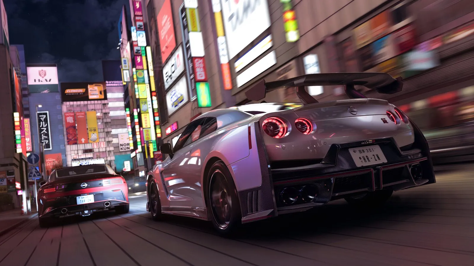 Un Nissan GT-R NISMO blanco y otro rojo atraviesan de noche un cruce de Tokio lleno de neones en Forza Horizon 6