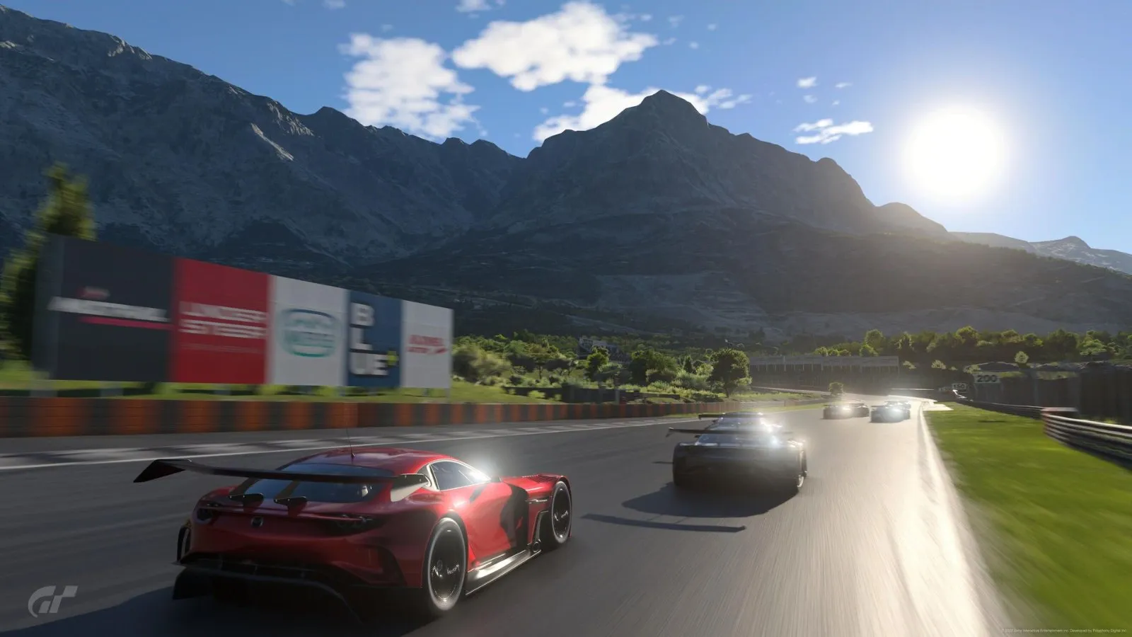 Un Honda NSX corre por un circuito de montaña bajo un sol radiante en Gran Turismo 7