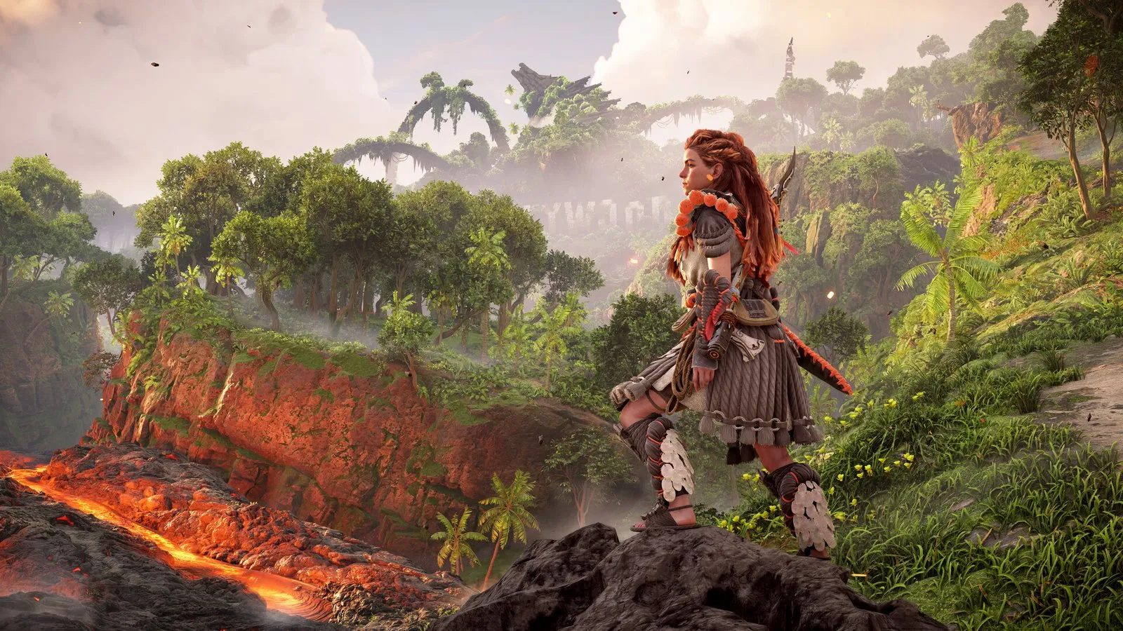 Aloy, con su arco, mira hacia la jungla del Oeste Prohibido con Las Vegas en ruinas al fondo en Horizon Forbidden West