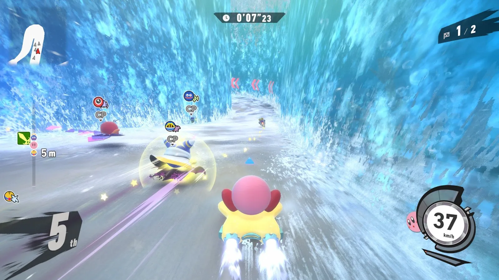 Kirby corre sobre una máquina por una pista helada en Kirby Air Riders