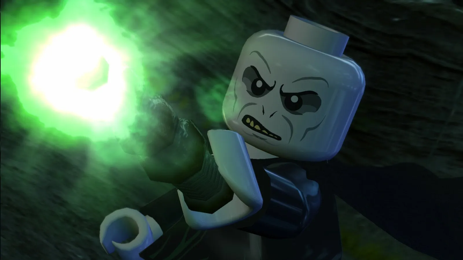 Lord Voldemort en versión LEGO lanza un hechizo verde con su varita en LEGO Harry Potter Collection