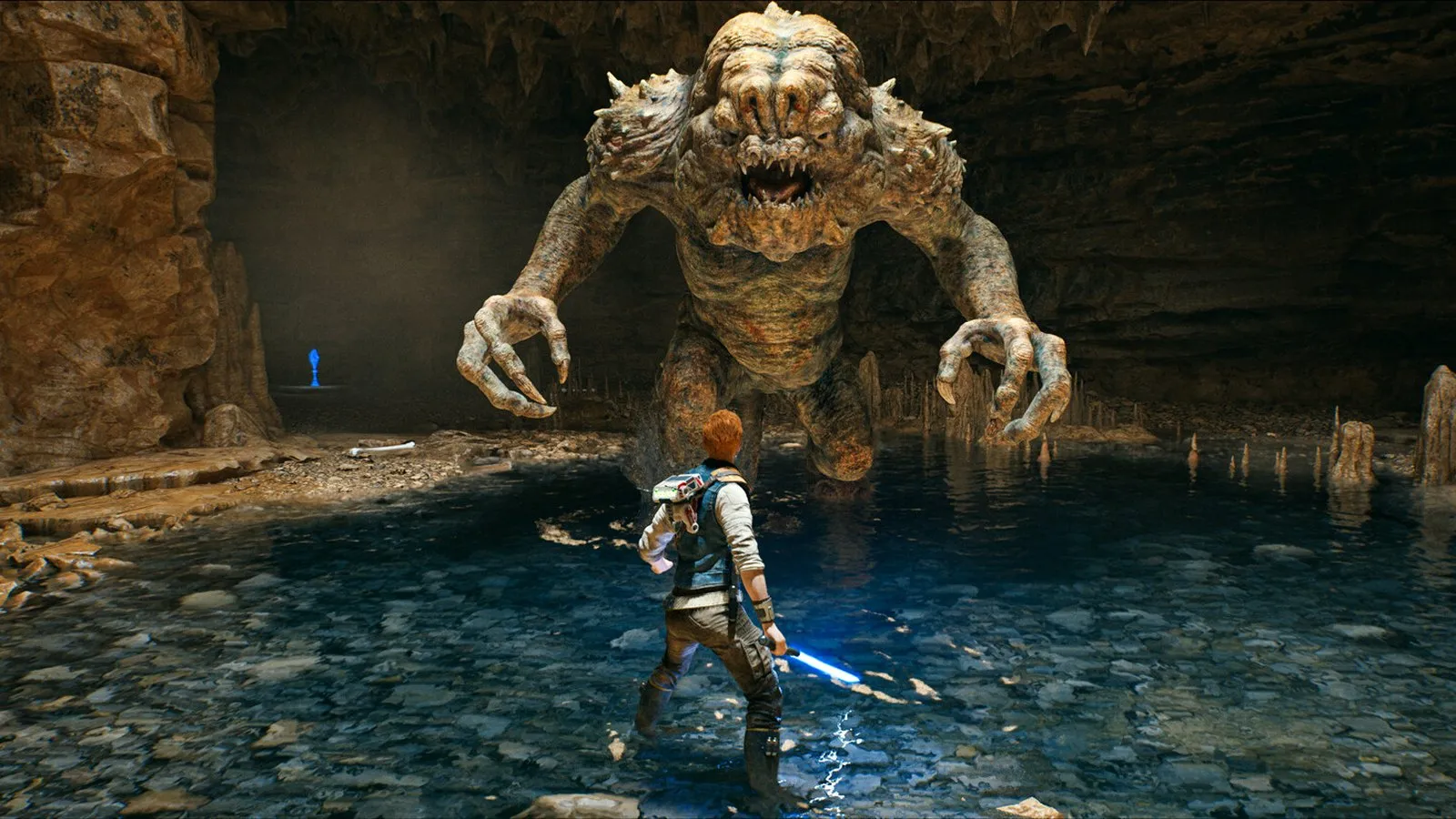 Cal con el sable encendido frente a un rancor gigante en una cueva inundada en Star Wars Jedi: Survivor