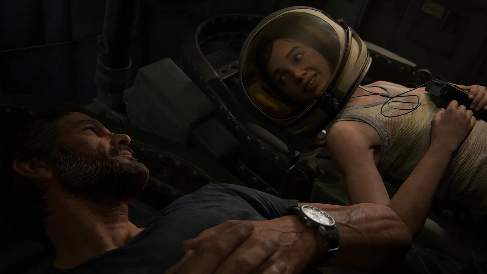 Ellie, con un casco de astronauta, se tumba junto a Joel en un museo en The Last of Us Parte II Remastered