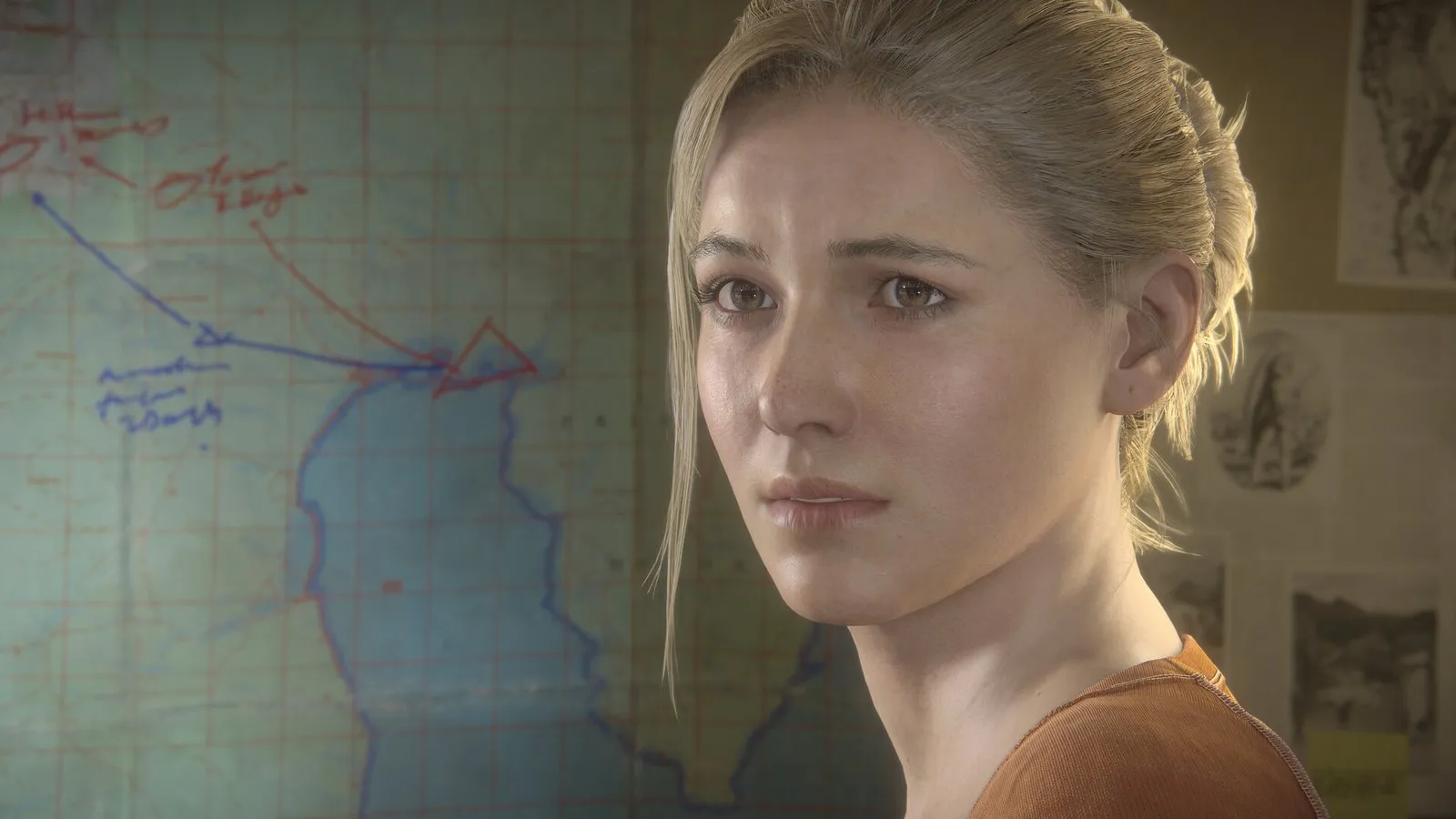 Primer plano de Elena Fisher frente a un mapa con rutas marcadas en Uncharted: Colección Legado de los Ladrones