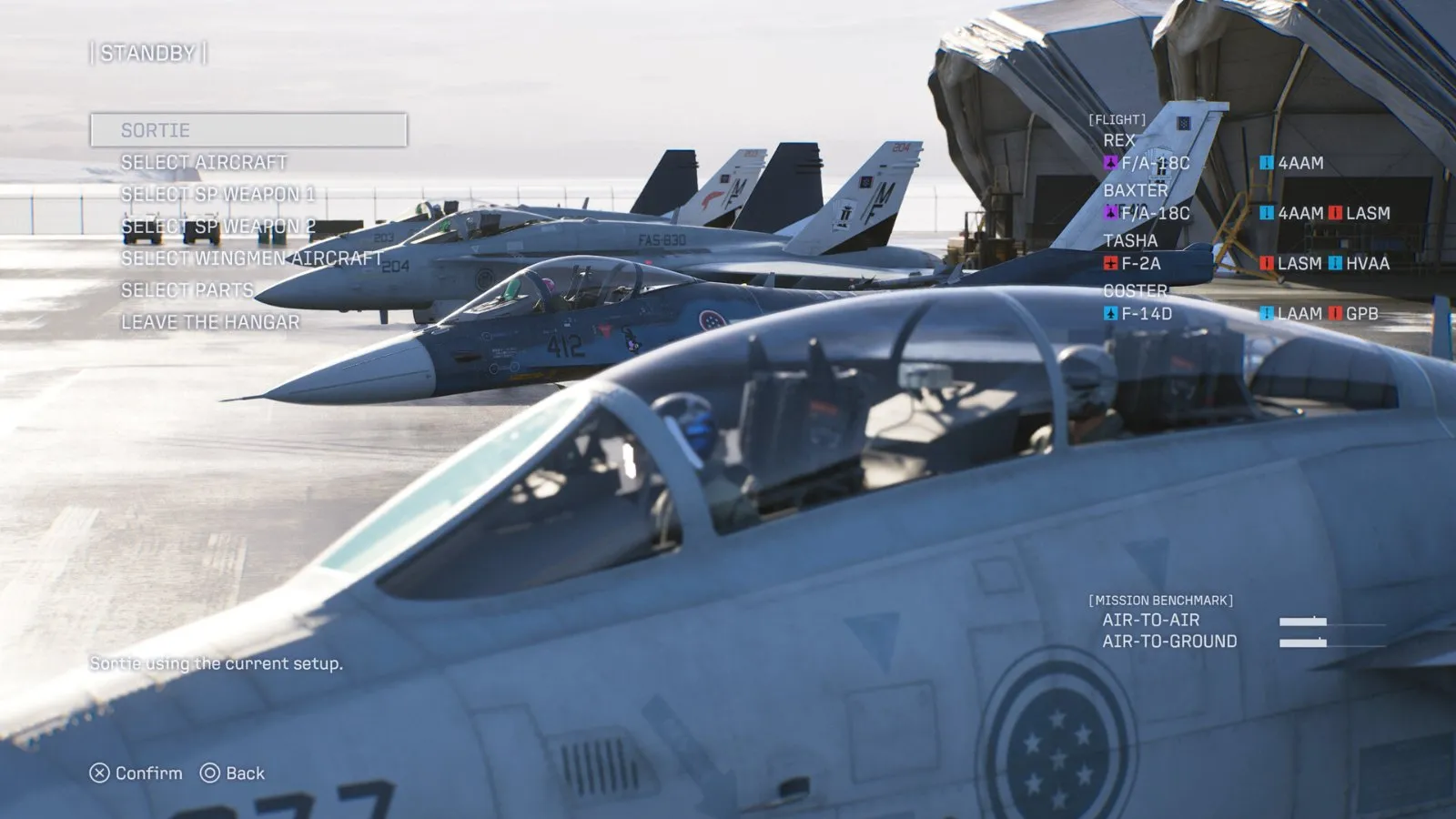 Dos cazas en una pista de aterrizaje en ACE COMBAT 8: Wings of Theve