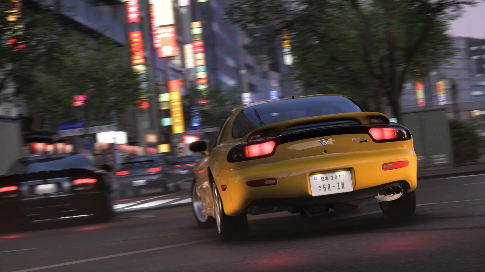 Un deportivo amarillo circula de noche por una ciudad japonesa en Forza Horizon 6